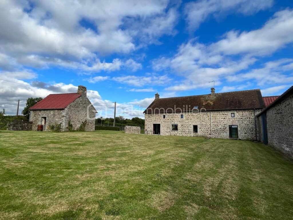 Magnifique propriété avec son exploitation équestre et 37 hectares de terrain – 7 pièces – 4 chambres – 230 m²