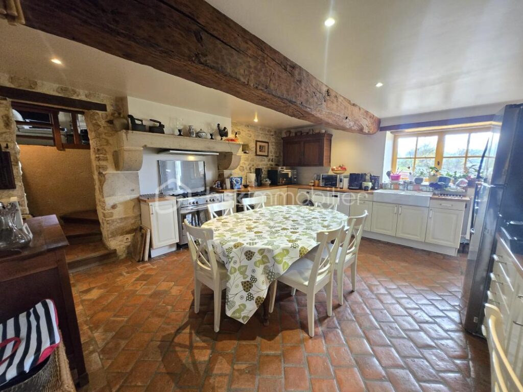 Magnifique Corps de Ferme de 188 m² à Chaulgnes – 5 pièces – 4 chambres – 188 m²