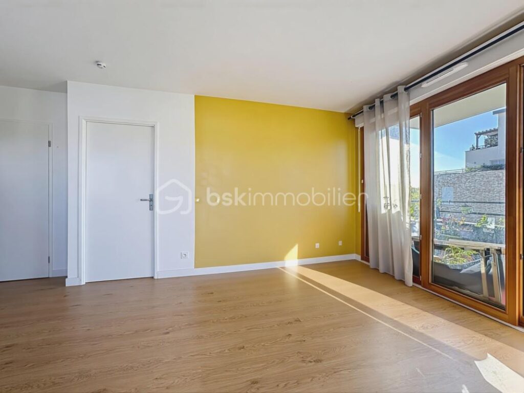 Charmant T2 de 42 m² avec vue imprenable sur le canal – Quartier prisé de la Croix-Bonnet à Bois-d’Arcy – 2 pièces – 1 chambre – 41 m²