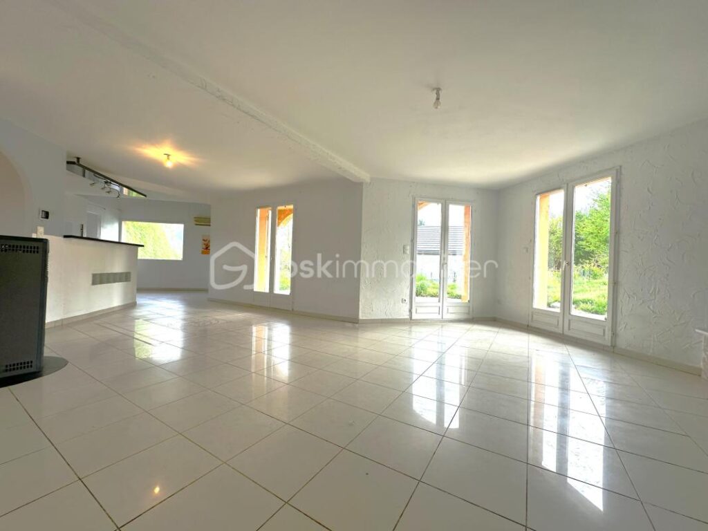 Maison individuelle à Domessin – 142,50 m² habitables – Terrain clos de 1 270 m² – 5 pièces – 3 chambres – 140 m²