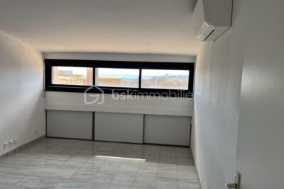 Valras-plage, centre-ville Appartement duplex T3 au 5 eme et dernier étage avec ascenseur possibilité d’acquérir un garage – 3 pièces – 2 chambres – 53 m²
