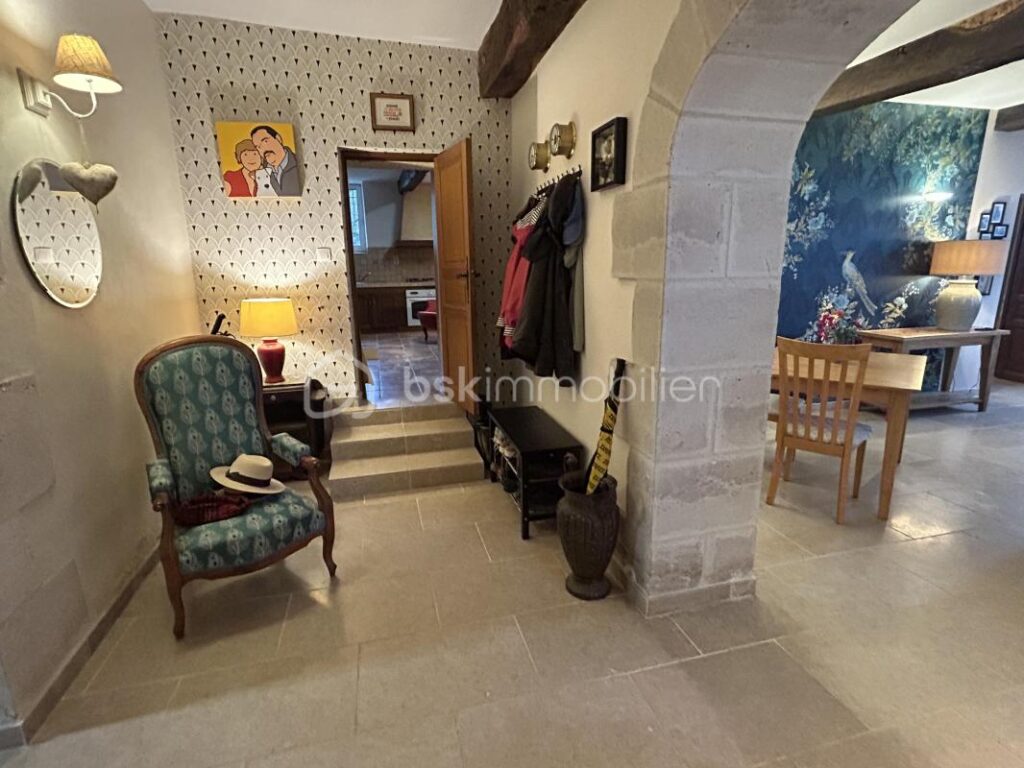 Belle maison en pierres, Dépendances –garage–3 ha 82 – 8 pièces – 6 chambres – 250 m²