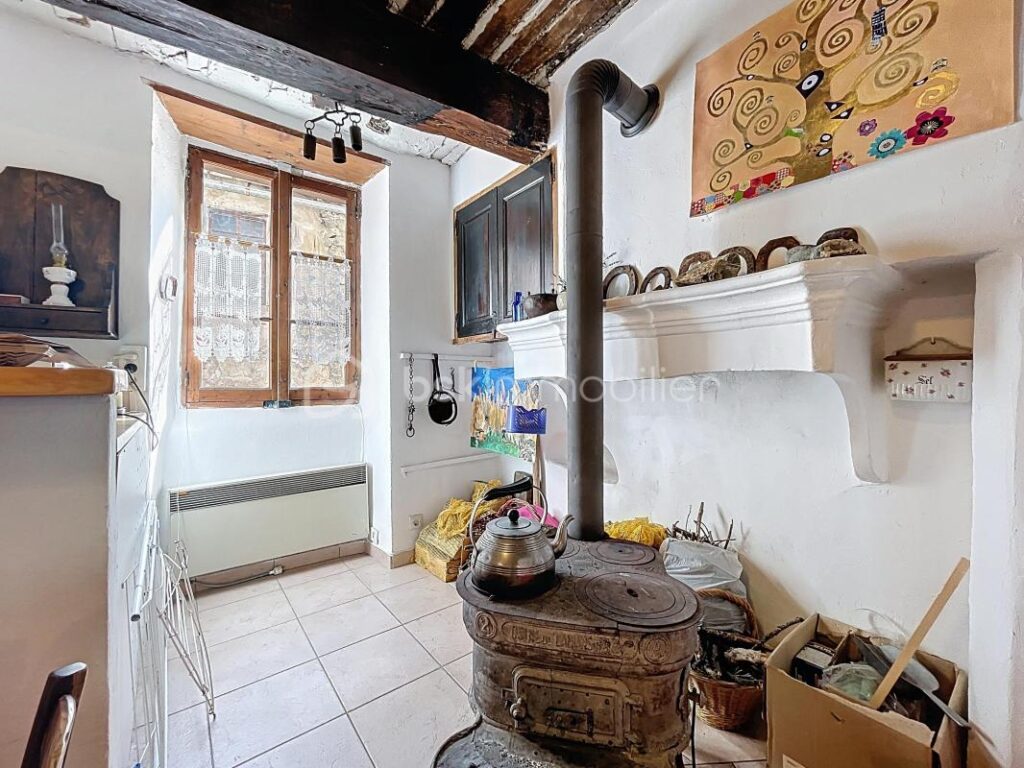 Grand appartement F1 avec coin nuit au cœur du village de Péone (06470) – 1 pièce – 1 chambre – 44 m²