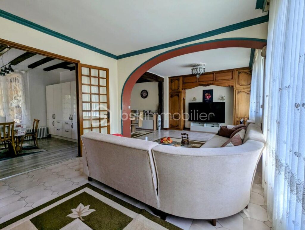 Charmante demeure avec vue imprenable sur le Château de Château-Thierry – 185 m², terrasse et dépendance locative – 7 pièces – 5 chambres – 185 m²