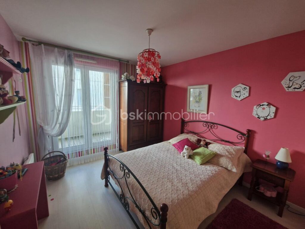 CHARMANT APPARTEMENT – 5 pièces – 3 chambres – 105 m²