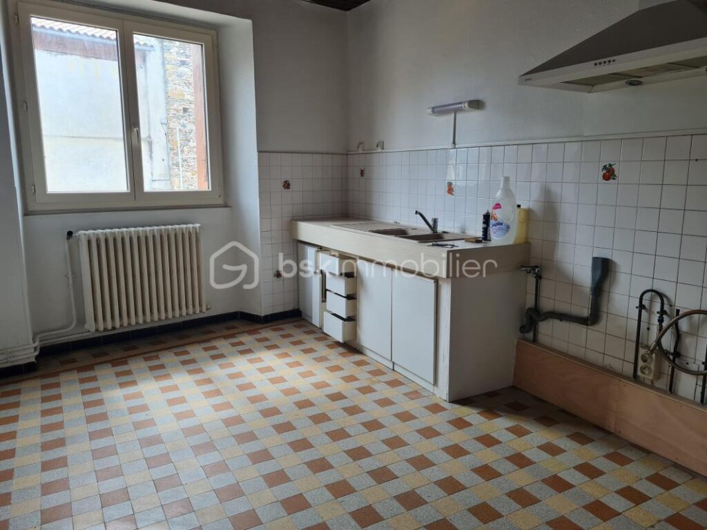 Immeuble au cœur du village – 4 pièces – NR chambres – 111 m²