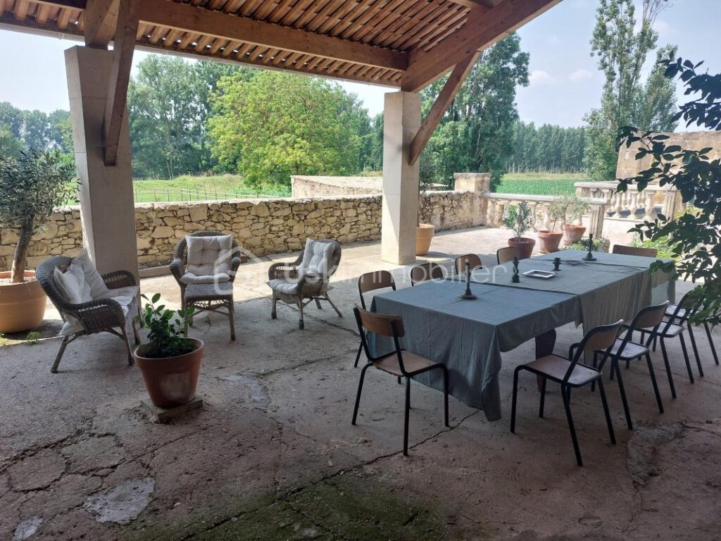 Maison 242m2 avec installations équestre, terrain 8000m2 – 7 pièces – 4 chambres – 242 m²