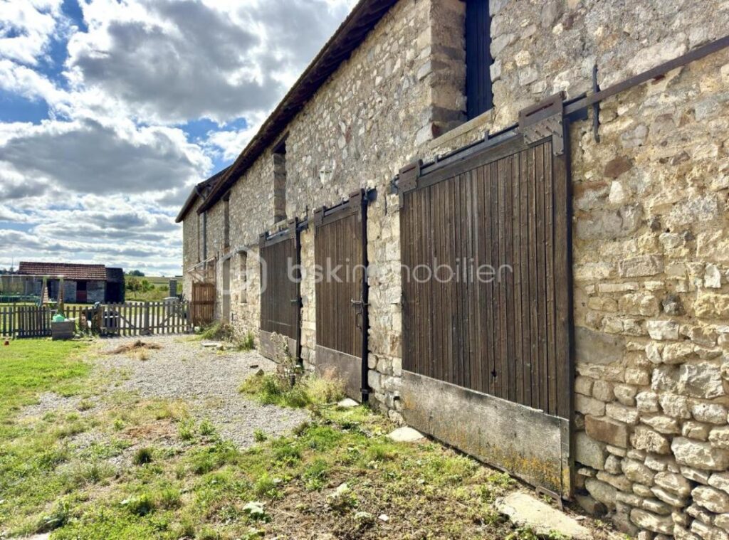 À vendre Authentique longère rénovée avec dépendances et grand terrain Saint-Gengoulph (proche Gandelu, 02) – 8 pièces – 5 chambres – 200 m²