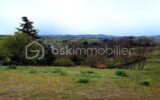 Terrain de 843 m² avec projet de maison (permis purgé, fondations réalisées) – Vue panoramique plein sud – NR pièces – NR chambres – 843 m²