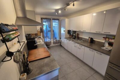 Maison rénovée de 128 m² – 4 chambres – proche de toutes les commodités et du village de Gonfaron – 5 pièces – 4 chambres – 128 m²