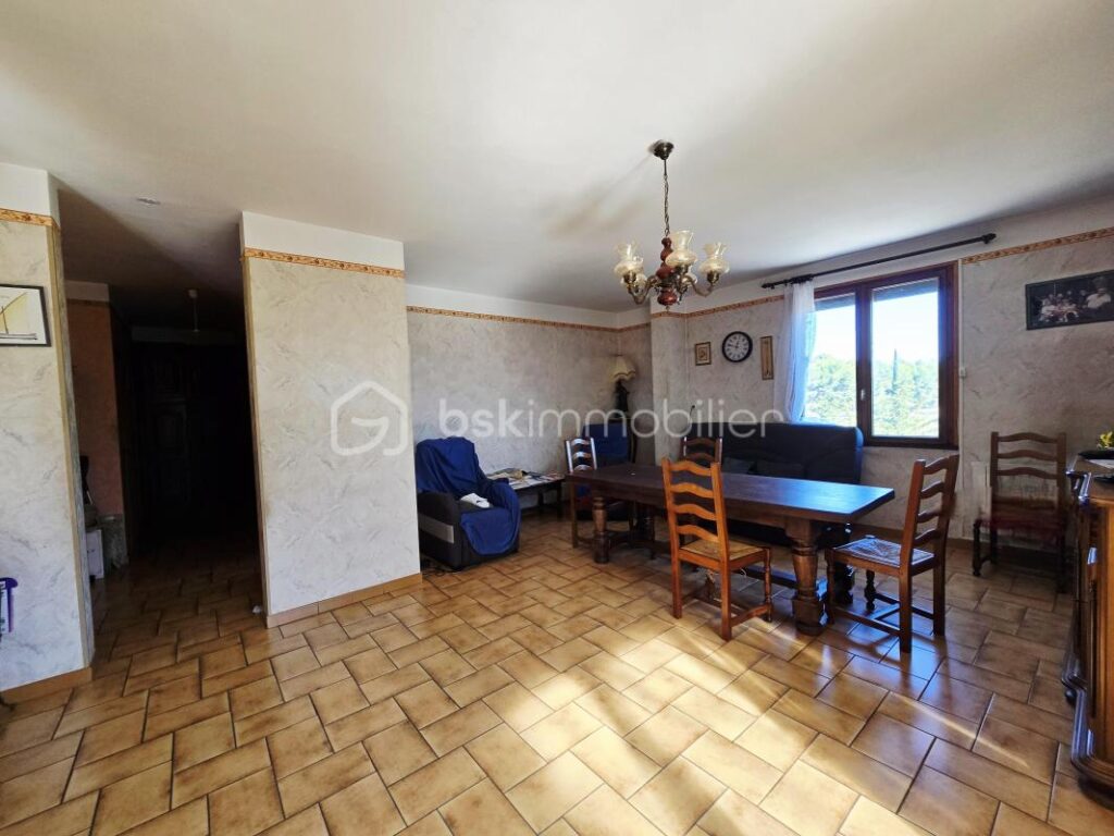 4 FACES – GARAGE 70m² – TROIS CHAMBRES – 5 pièces – 3 chambres – 130 m²