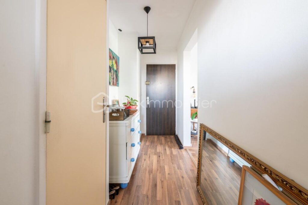 Appartement lumineux situé au 4ème étage sur 4 avec ascenseur dans copropriété entretenue et sécurisée ! – 2 pièces – 1 chambre – 41 m²