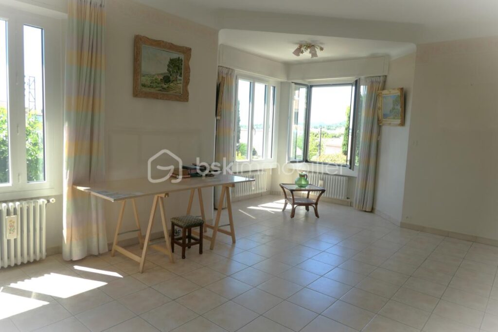 Maison de maître avec Jardin sans vis à vis proche centre ville, commodités et transports ! – 5 pièces – 3 chambres – 99 m²