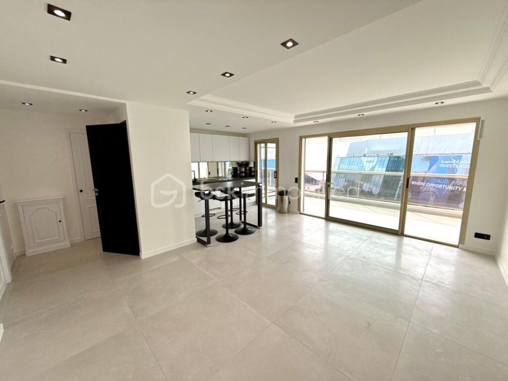 CANNES CROISETTE – APPARTEMENT 2 PIECES – 53M² – TERRASSE 12M² – VUE MER ET PALAIS DES FESTIVALS – PARKING – 2 pièces – 1 chambre – 49 m²