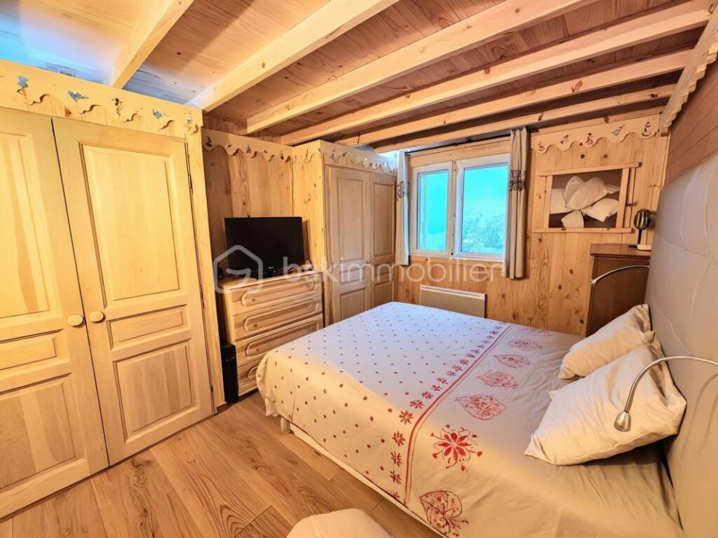 À Vendre : Haut de Chalet à Colmars – Charme et Confort en Montagne – 4 pièces – 3 chambres – 128 m²