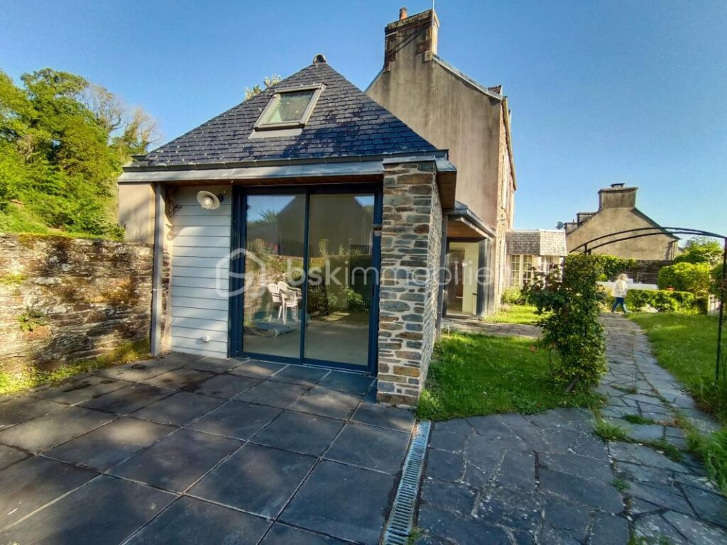 Maison 128 m2 6 pièces 4 chambres ( à Penzé) – 6 pièces – 4 chambres – 128 m²