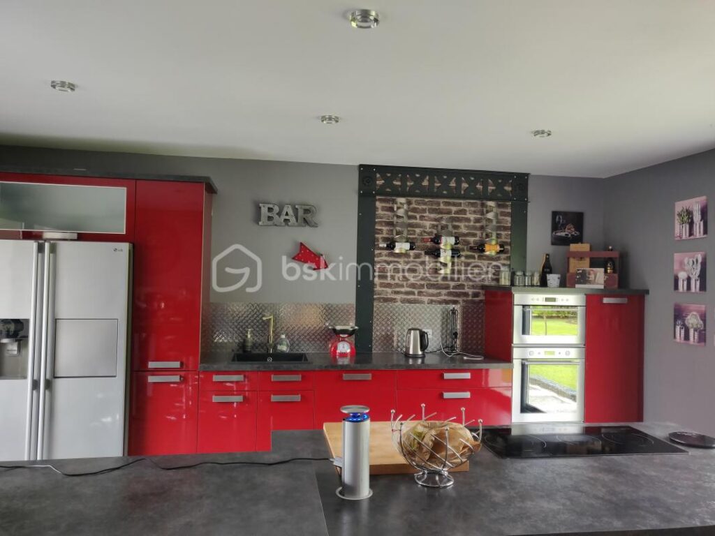 Maison avec piscine – 6 pièces – 3 chambres – 197 m²