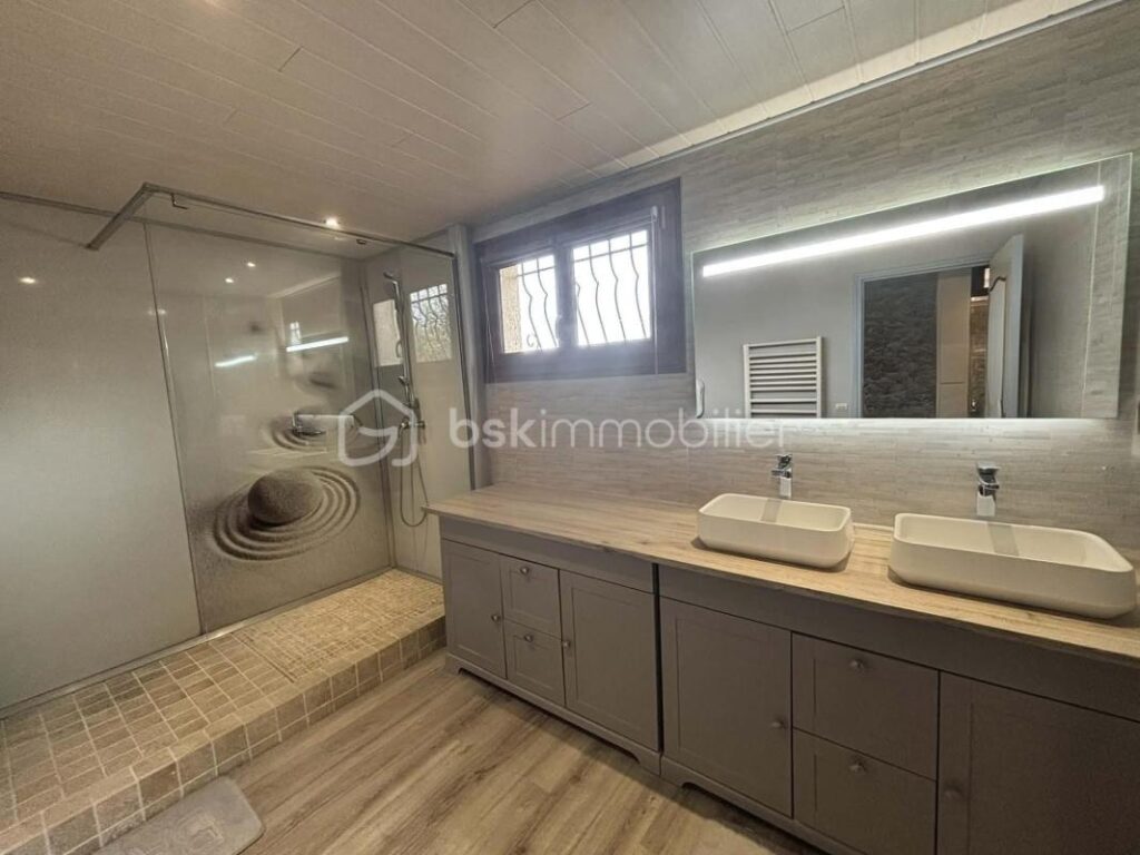 Maison à vendre – 165 m² habitables – 3 chambres – Vérandas – Garage – Dépendances – 6 pièces – 3 chambres – 165 m²