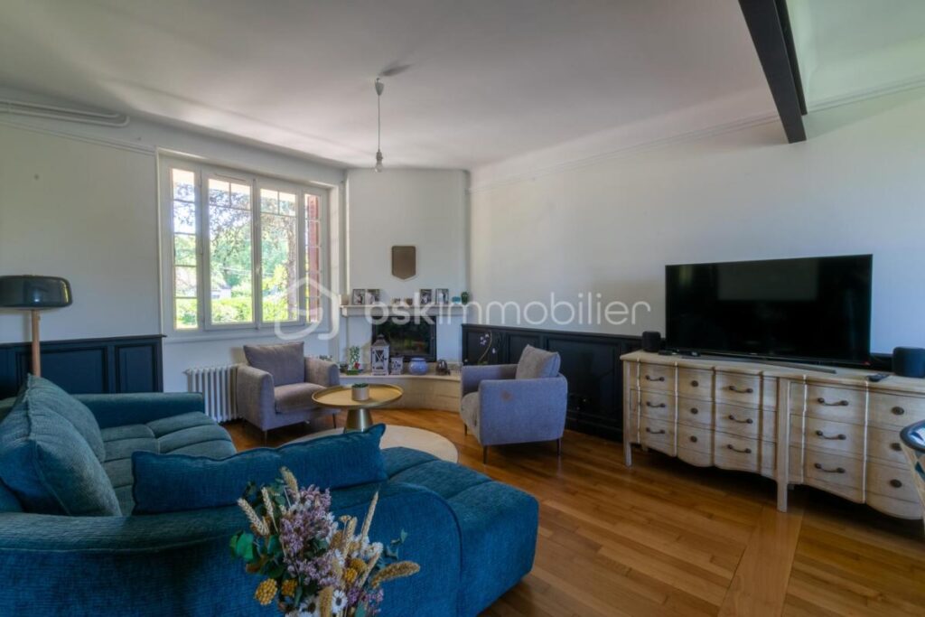 Maison bourgeoise – 8 pièces – 6 chambres – 230 m²