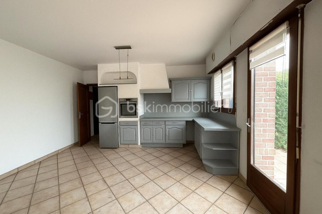 Maison individuelle 122 m² – 4 chambres – jardin- double garage – 6 pièces – 4 chambres – 126 m²