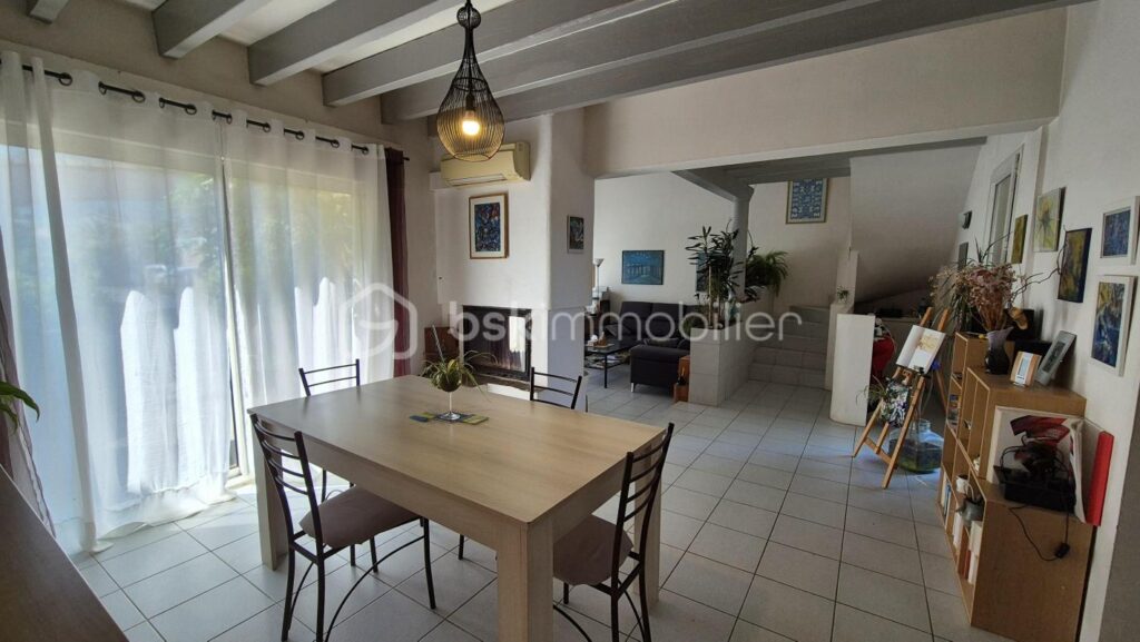 A VENDRE MAISON 3 FACES DE 131M² SUR TERRAIN DE 336M² A CERET – TROIS CHAMBRES – GARAGE – CLIMATISATION REVERSIBLE – VUE SUR LE VALLESPIR – AUCUN VIS A VIS – GARAGE – 6 pièces – 3 chambres – 131 m²