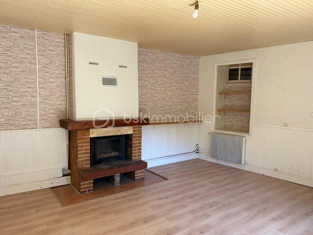 MAISON DE 122M2 A MONTHERME – 5 pièces – 3 chambres – 122 m²