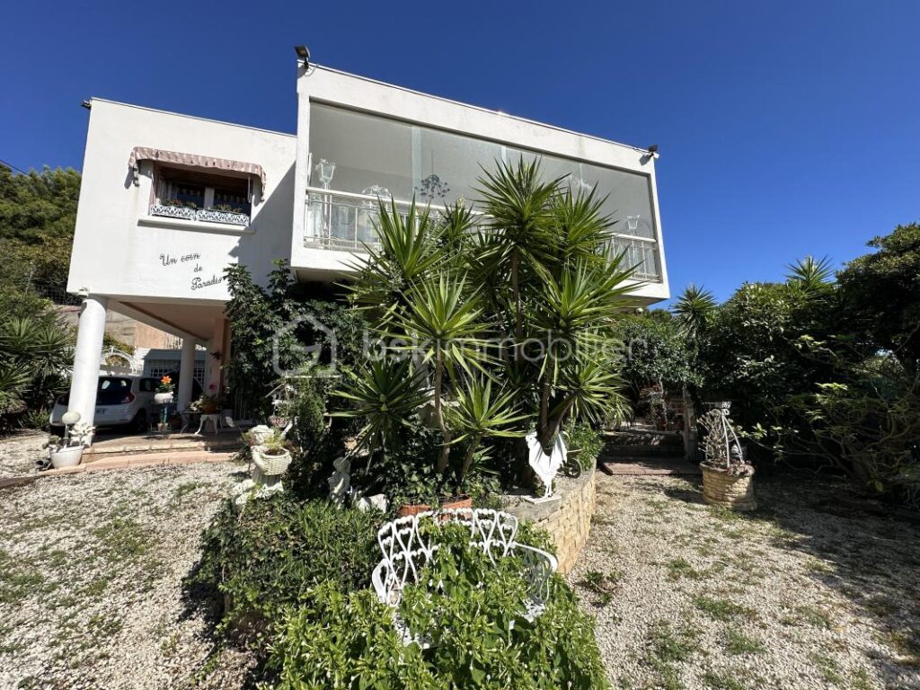 Villa 208 m2 – Vue Rade De TOULON – 7 pièces – 5 chambres – 208 m²