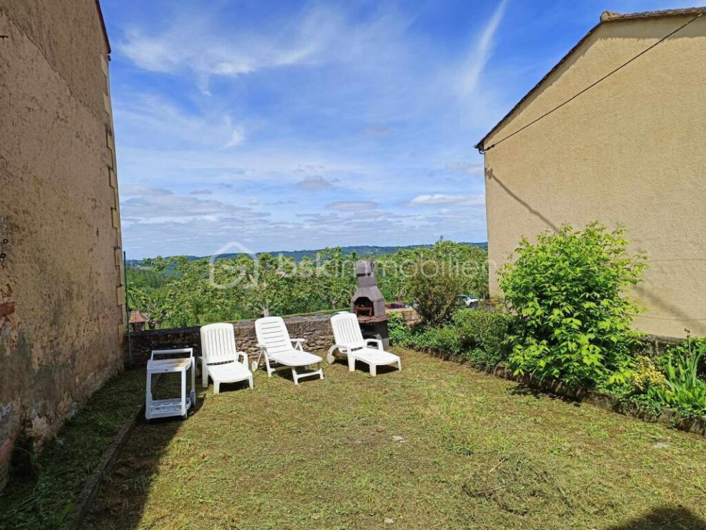 Vends Maison en Plein Cœur du Centre Ville de Belvès avec Terrasse Couverte & Jardin – 4 pièces – 3 chambres – 108 m²