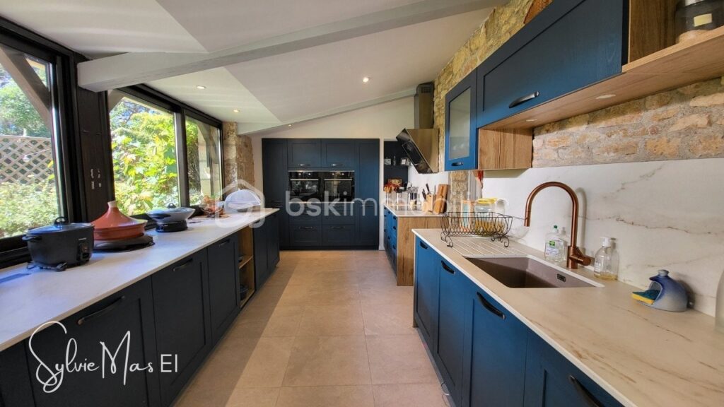 Maison et gîte 15 pièces – 2 piscines Parc arboré – 15 pièces – 9 chambres – 520 m²