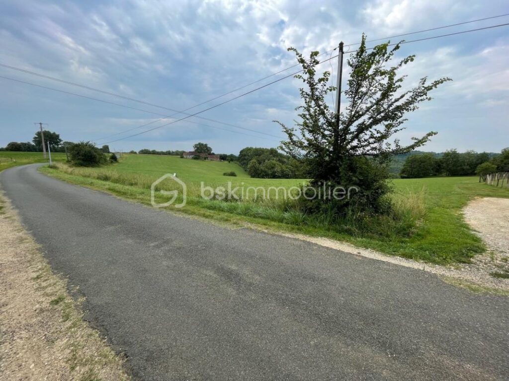 Grand terrain avec une partie constructible – NR pièces – NR chambres – 10280 m²