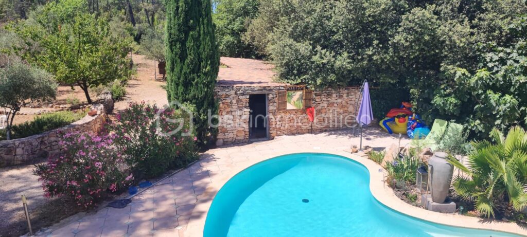 propriete athypique touristique – 4 pièces – 3 chambres – 215 m²