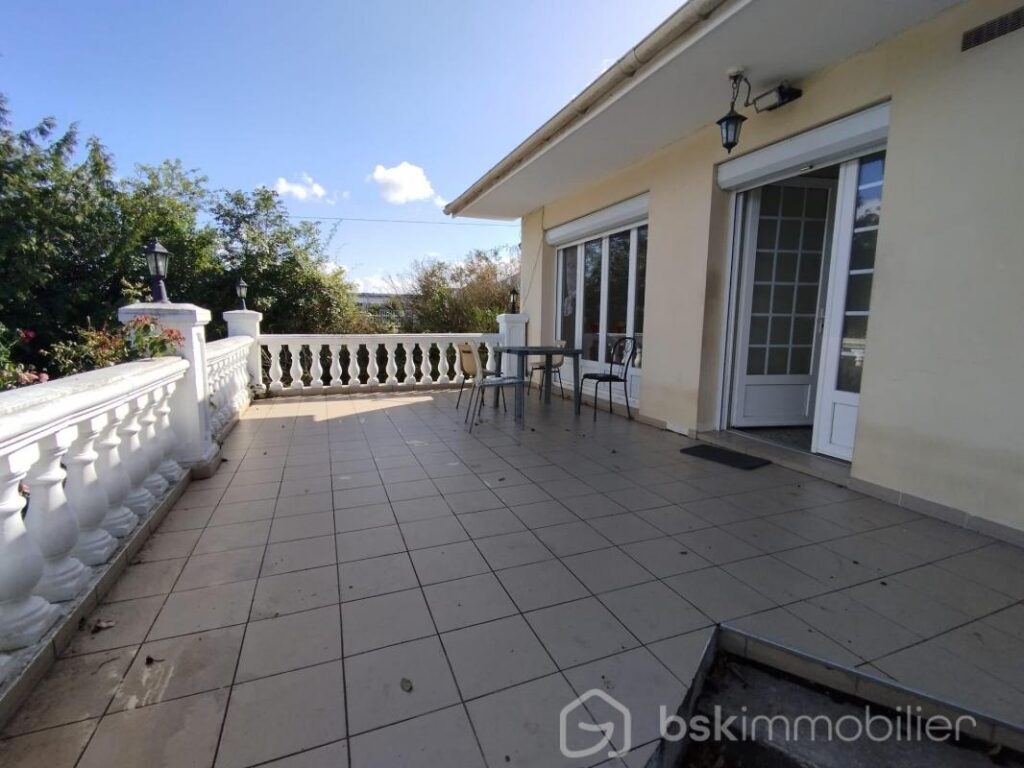 Maison avec terrains divisibles – 6 pièces – 4 chambres – 134 m²