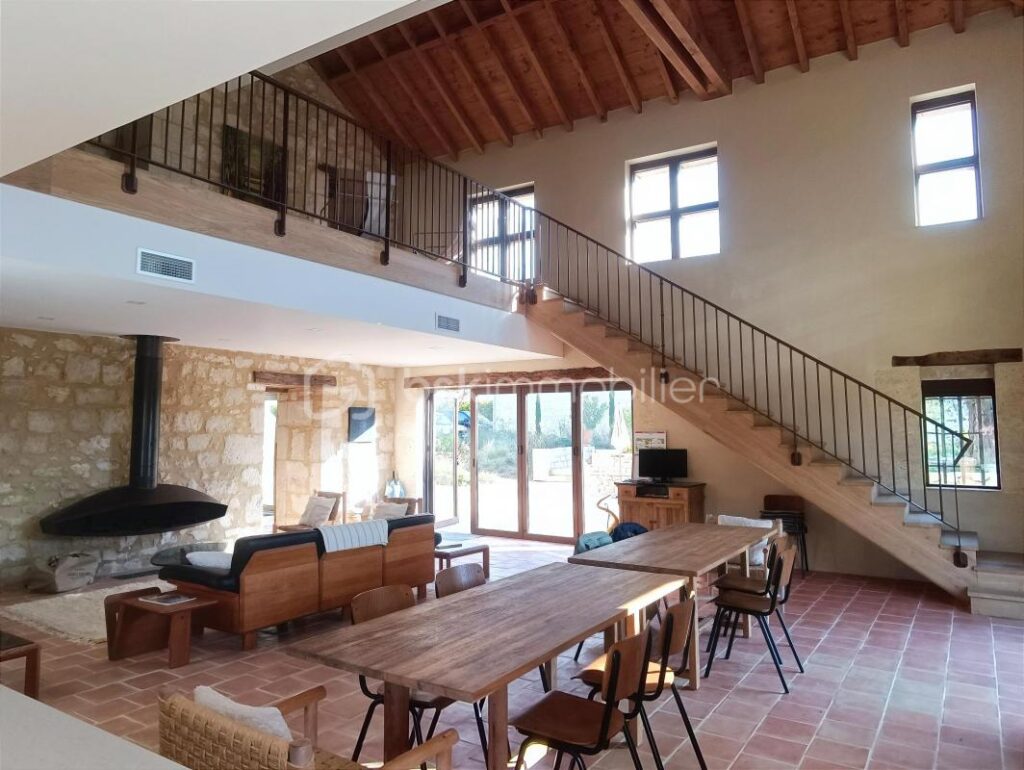 Domaine prestigieux pour événements et hébergement des invités dans un cadre enchanteur de 13 hectares ! – NR pièces – 13 chambres – 1307 m²