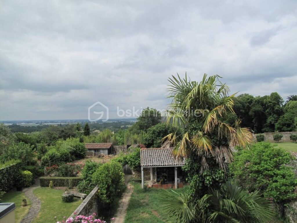 Maison de bourg 96 m2 – 6 pièces – 4 chambres – 96 m²