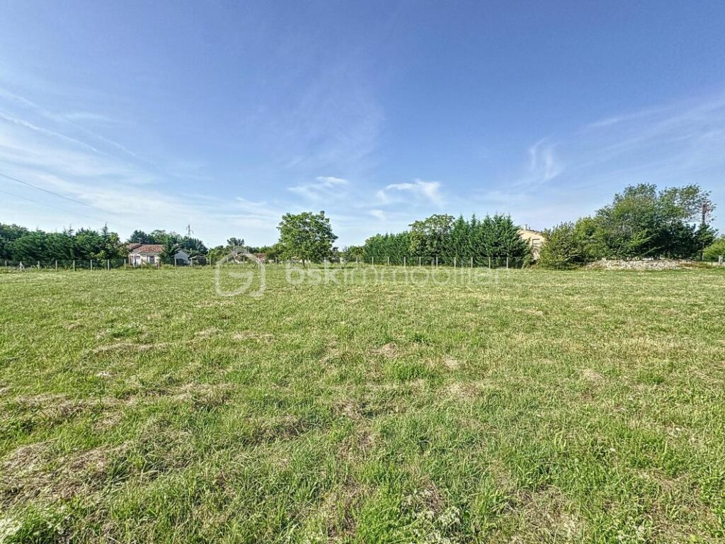 Terrain Constructible de 450 m² à Vendre à Pamiers – NR pièces – NR chambres – 450 m²