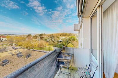 BAYONNE PLEIN CENTRE – Beau T4 traversant – 102m2 – vue dégagée – cave – 4 pièces – 3 chambres – 102 m²