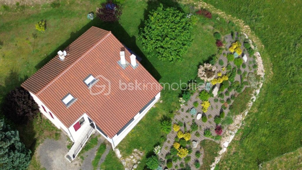 Magnifique Maison sur les monts d’Ardeche – 4 pièces – 3 chambres – 151 m²