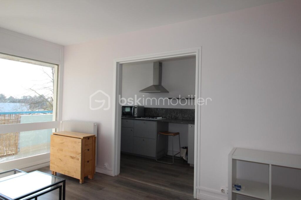 Studio au 4ᵉ étage, lumineux et rénové – Quartier du Triangle – 2 pièces – NR chambres – 35 m²