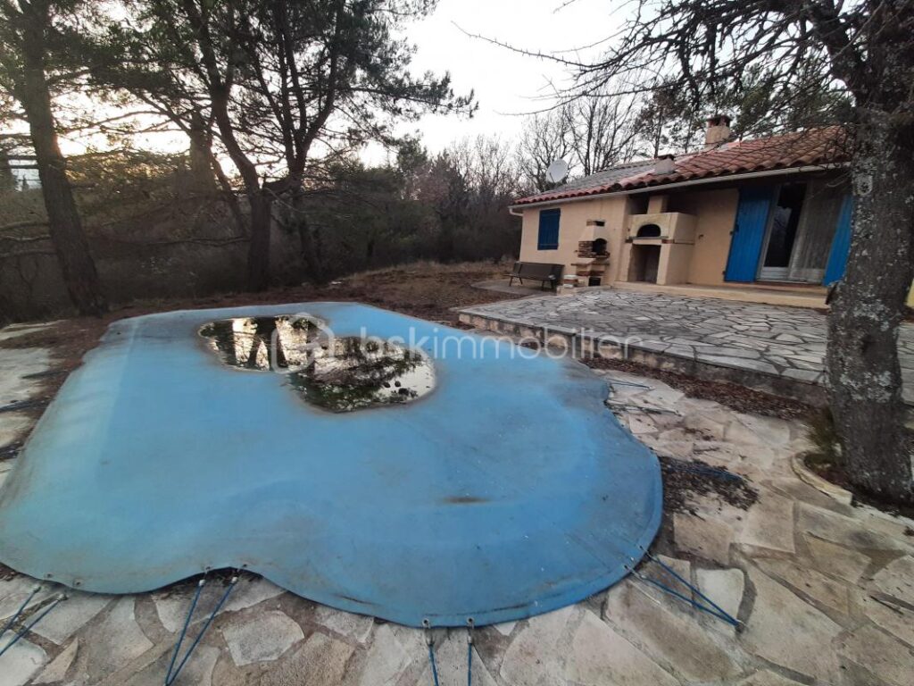 🌿 Maison de plain-pied en Provence – Vue Luberon, 6 000 m² de terrain, piscine 🏡☀️ – 4 pièces – 3 chambres – 89 m²