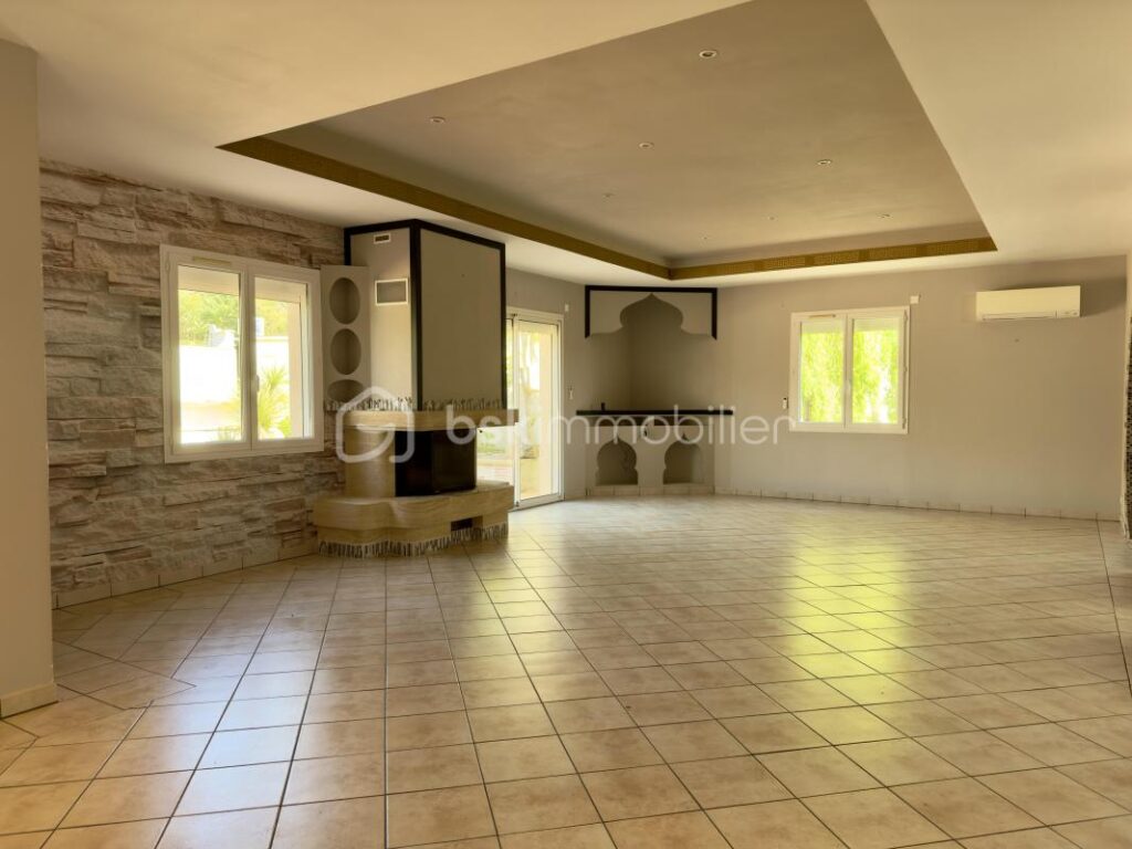 Magnifique Villa de 218 m² avec Vue Dégagée et Environnement Calme – 6 pièces – 4 chambres – 218 m²