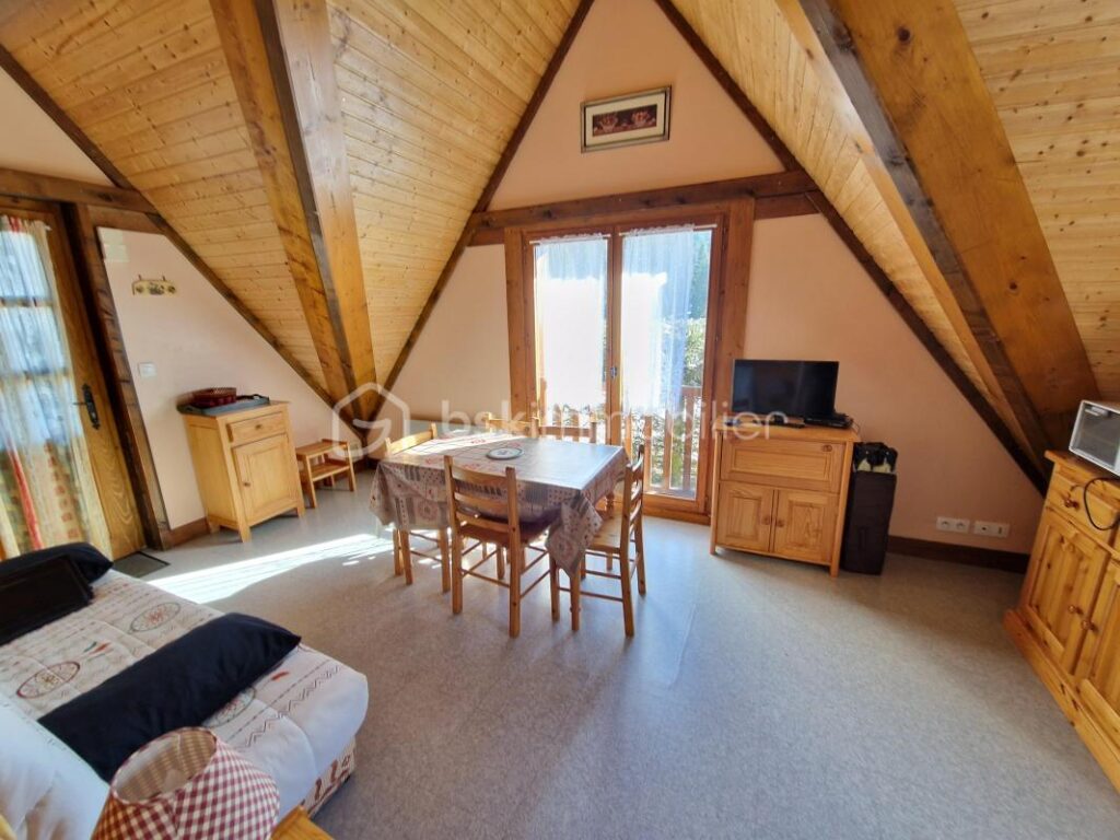 DEUX CHALETS INDEPENDANTS – 4 pièces – 2 chambres – 84 m²