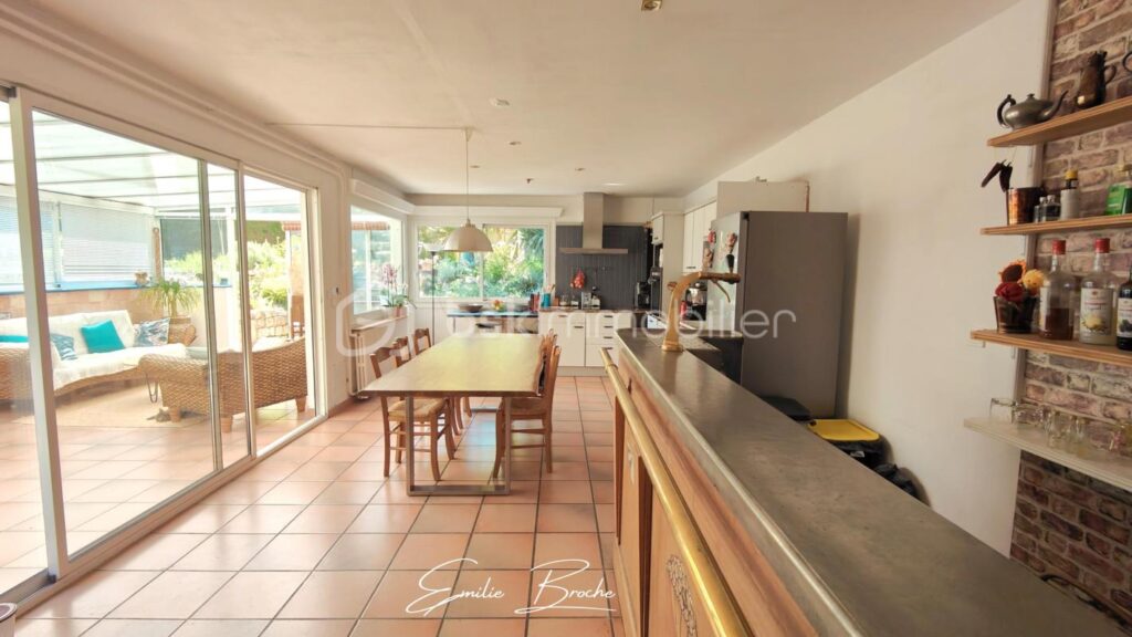 Maison bourgeoise – 10 pièces – 5 chambres – 190 m²