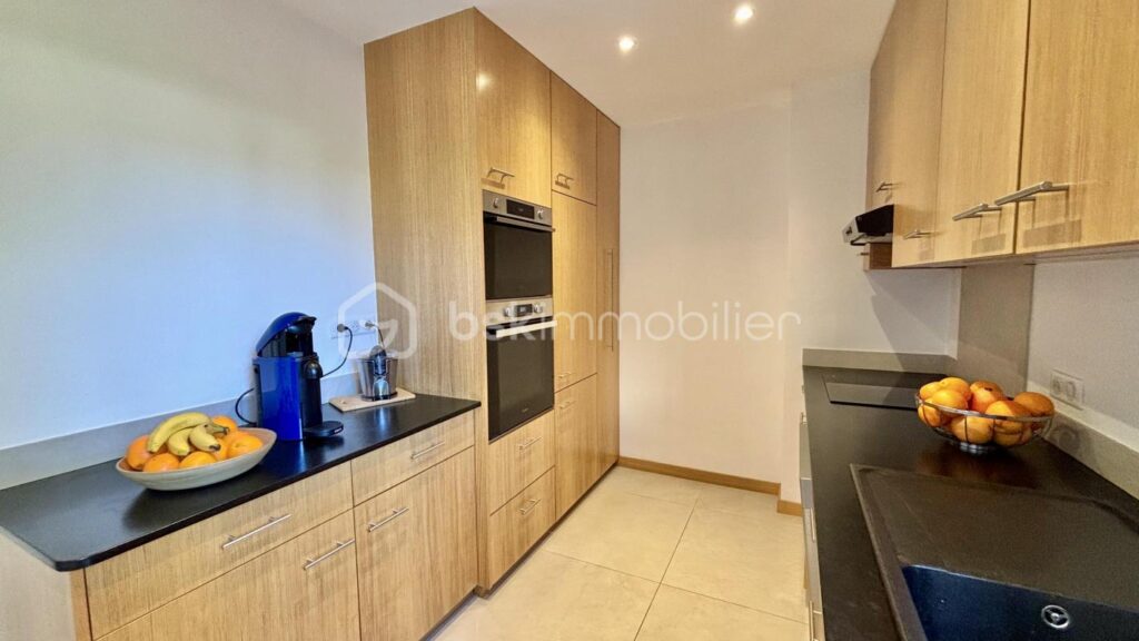 Appartement 3P – Résidence Les Hauts-de-Vaugreniers – Vue mer & terrasse, parking et cave – 3 pièces – 2 chambres – 80 m²