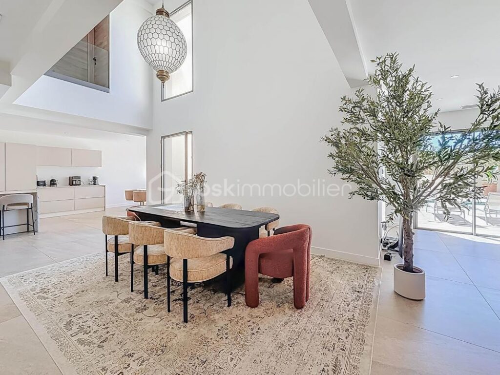 *** VILLA CONTEMPORAINE DE 240 M² SUR 1000 M² AVEC BUREAUX DE 106 M² ET HANGAR DE 200 M² – MONTARNAUD *** – 8 pièces – 4 chambres – 346 m²