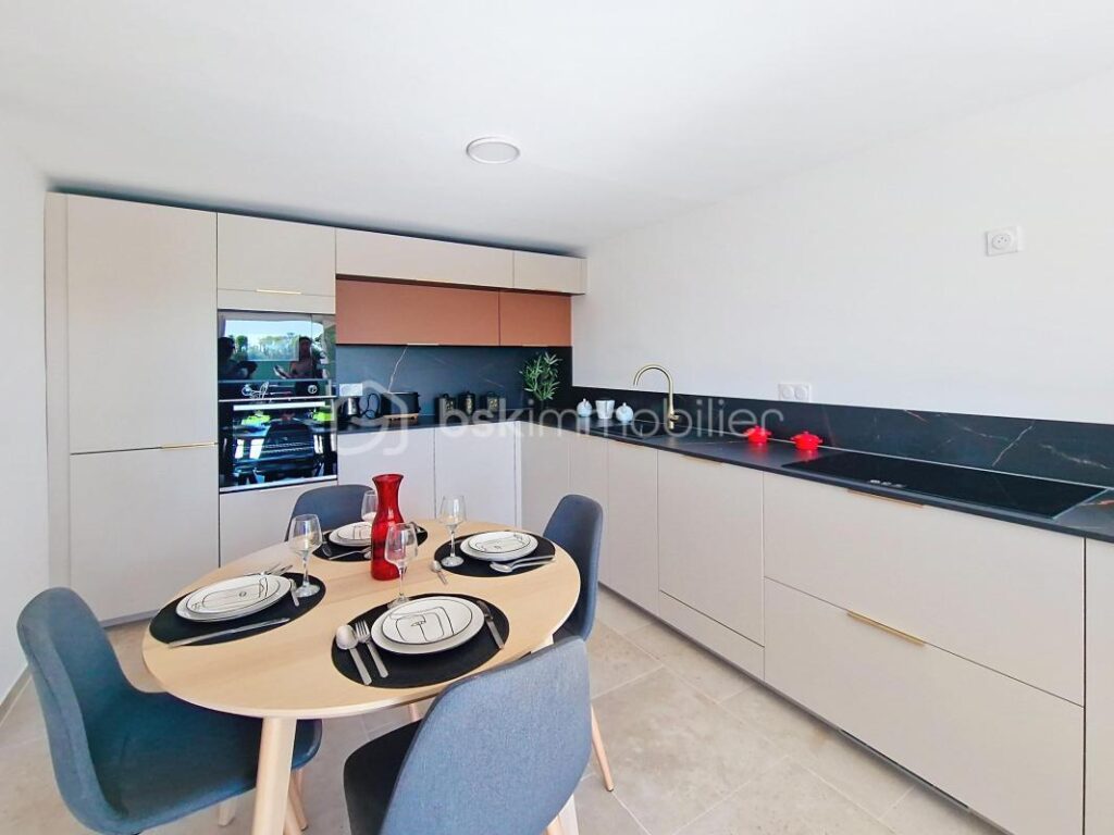 *** LA FARE LES OLIVIERS – 100 m2- 3 ch – AU CALME *** – 4 pièces – 3 chambres – 114 m²