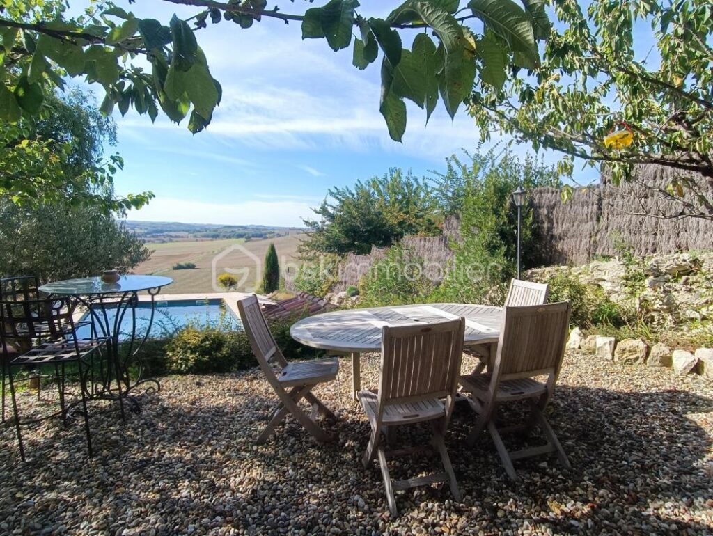 Maison de charme avec vue panoramique et piscine d’exception – 5 pièces – 2 chambres – 118 m²