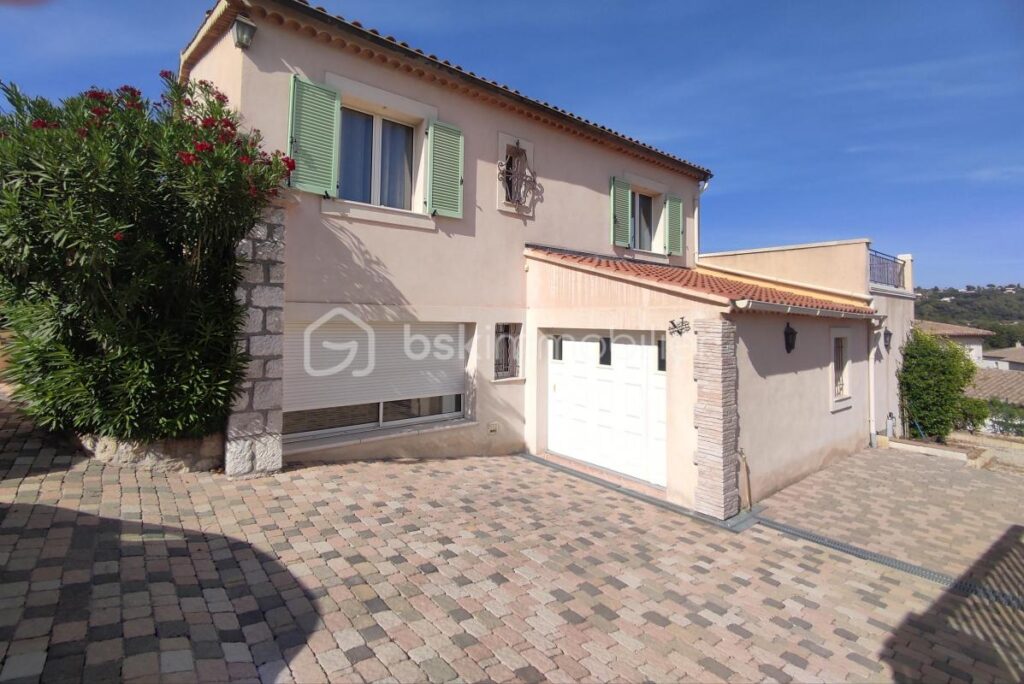 Villa 155 m² divisible en 2 appartements – Jardin, spa-jacuzzi, garage – La Colle-sur-Loup – 5 pièces – 4 chambres – 155 m²