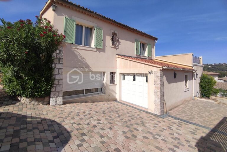 Villa 155 m² divisible en 2 appartements – Jardin, spa-jacuzzi, garage – La Colle-sur-Loup – 5 pièces – 4 chambres – 155 m²