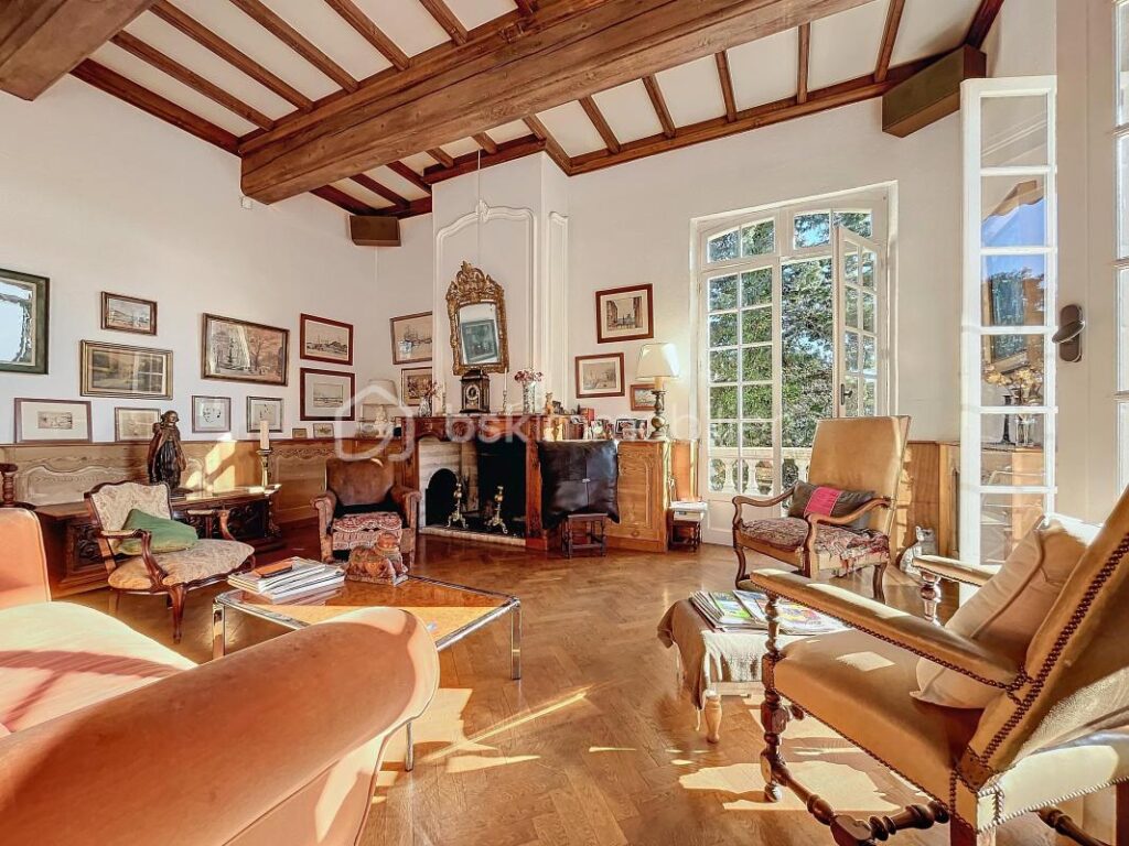 Maison plan des 4 seigneurs – 10 pièces – 6 chambres – 280 m²