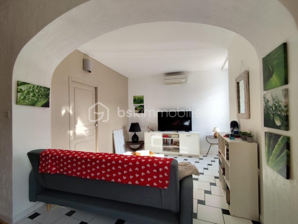 MAISON EN PIERRES ARDECHE MERIDIONNALE – 8 pièces – 3 chambres – 120 m²